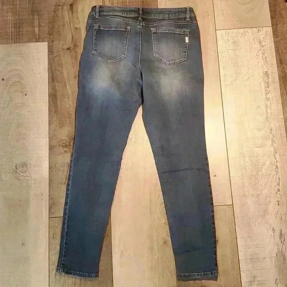 𝟏8𝟐2 D𝐞n𝐢m W𝐨m𝐞n's  S𝐢z𝐞 𝟖 𝐄U𝐂 - Picture 5 of 7